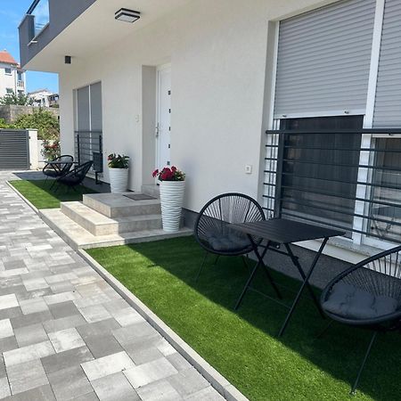 Holiday Apartments Ivano & Leo - Private Parking ザダル エクステリア 写真