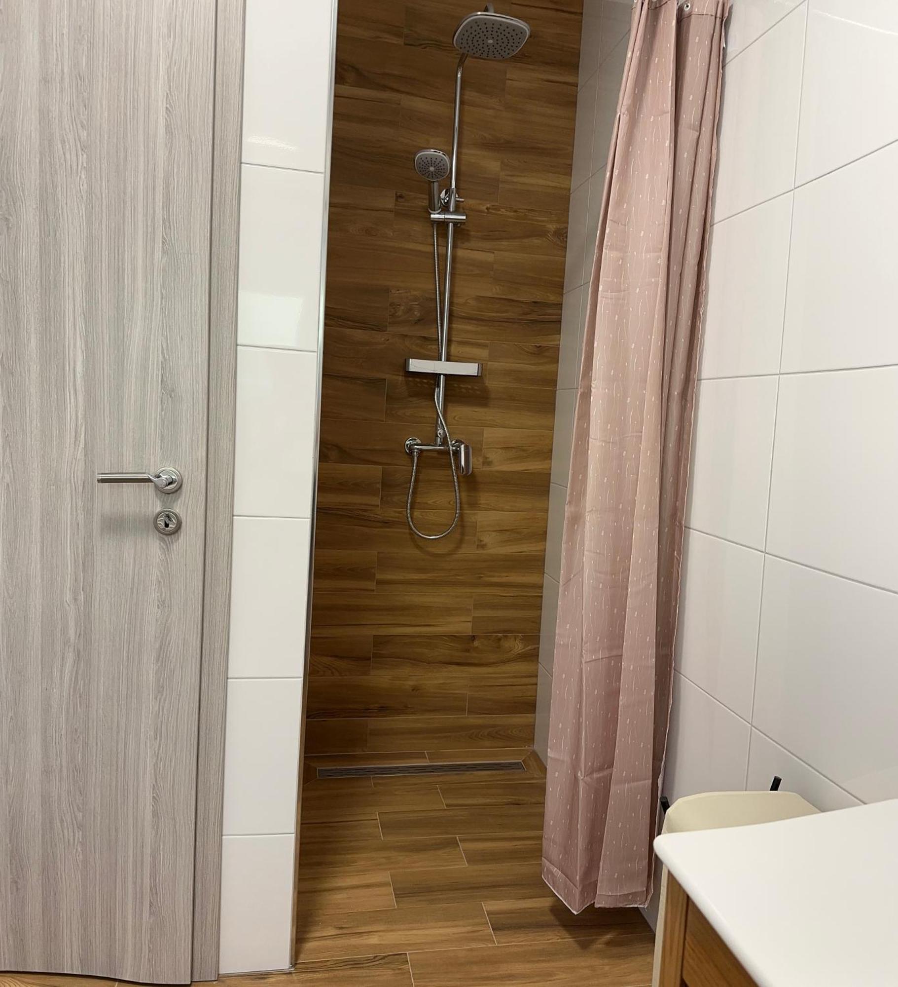 Holiday Apartments Ivano & Leo - Private Parking ザダル エクステリア 写真