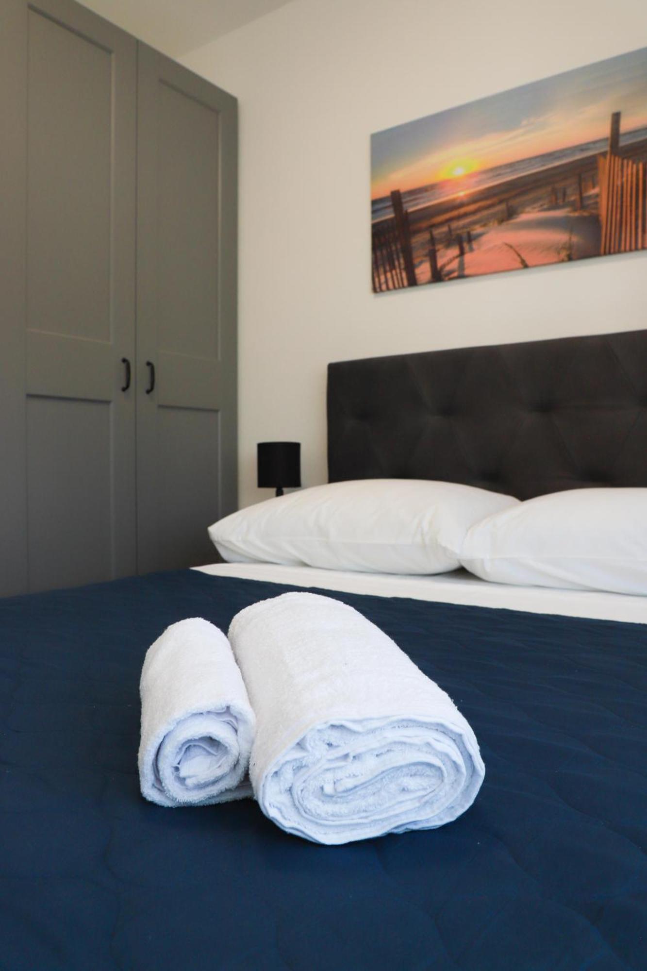 Holiday Apartments Ivano & Leo - Private Parking ザダル エクステリア 写真