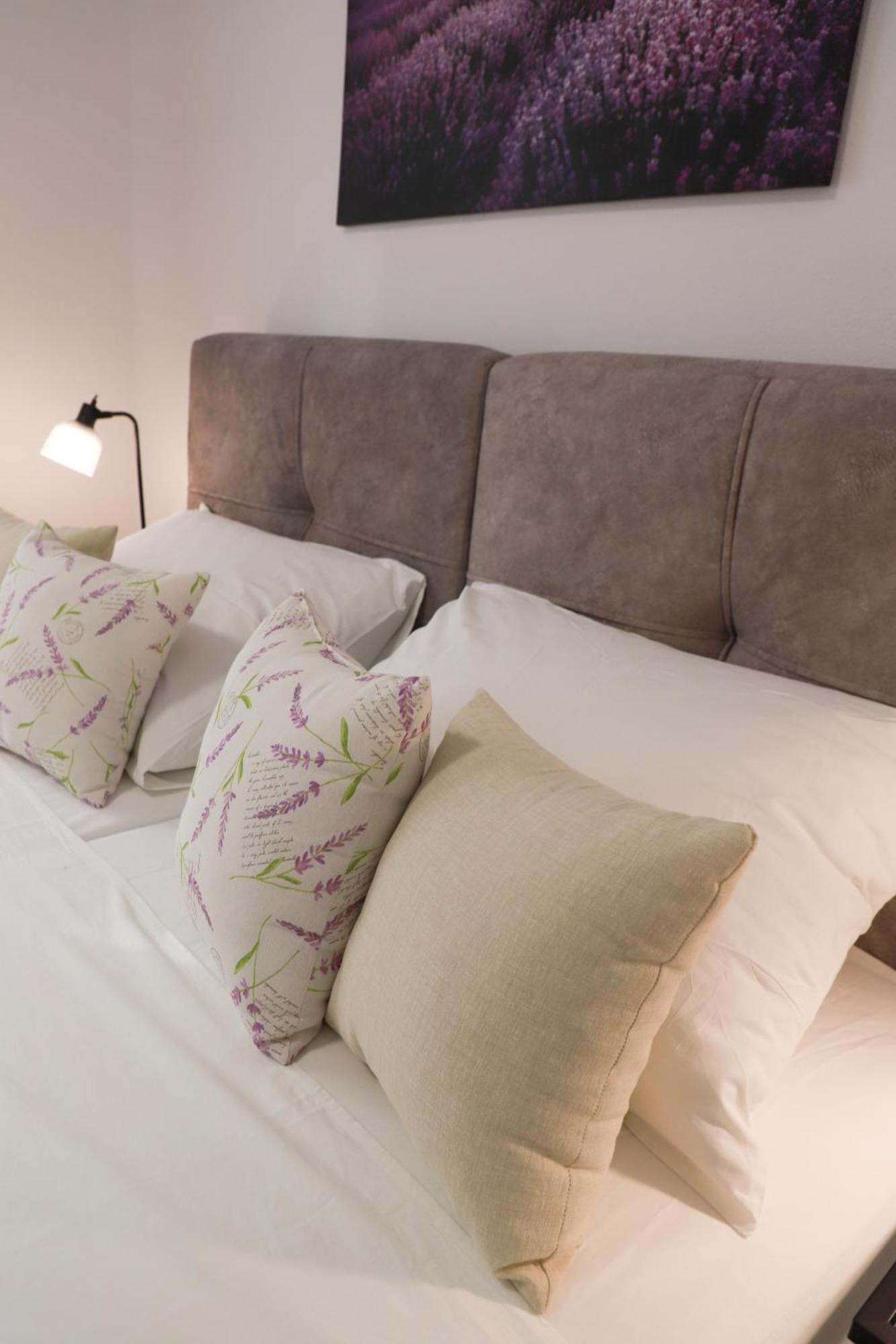 Holiday Apartments Ivano & Leo - Private Parking ザダル エクステリア 写真