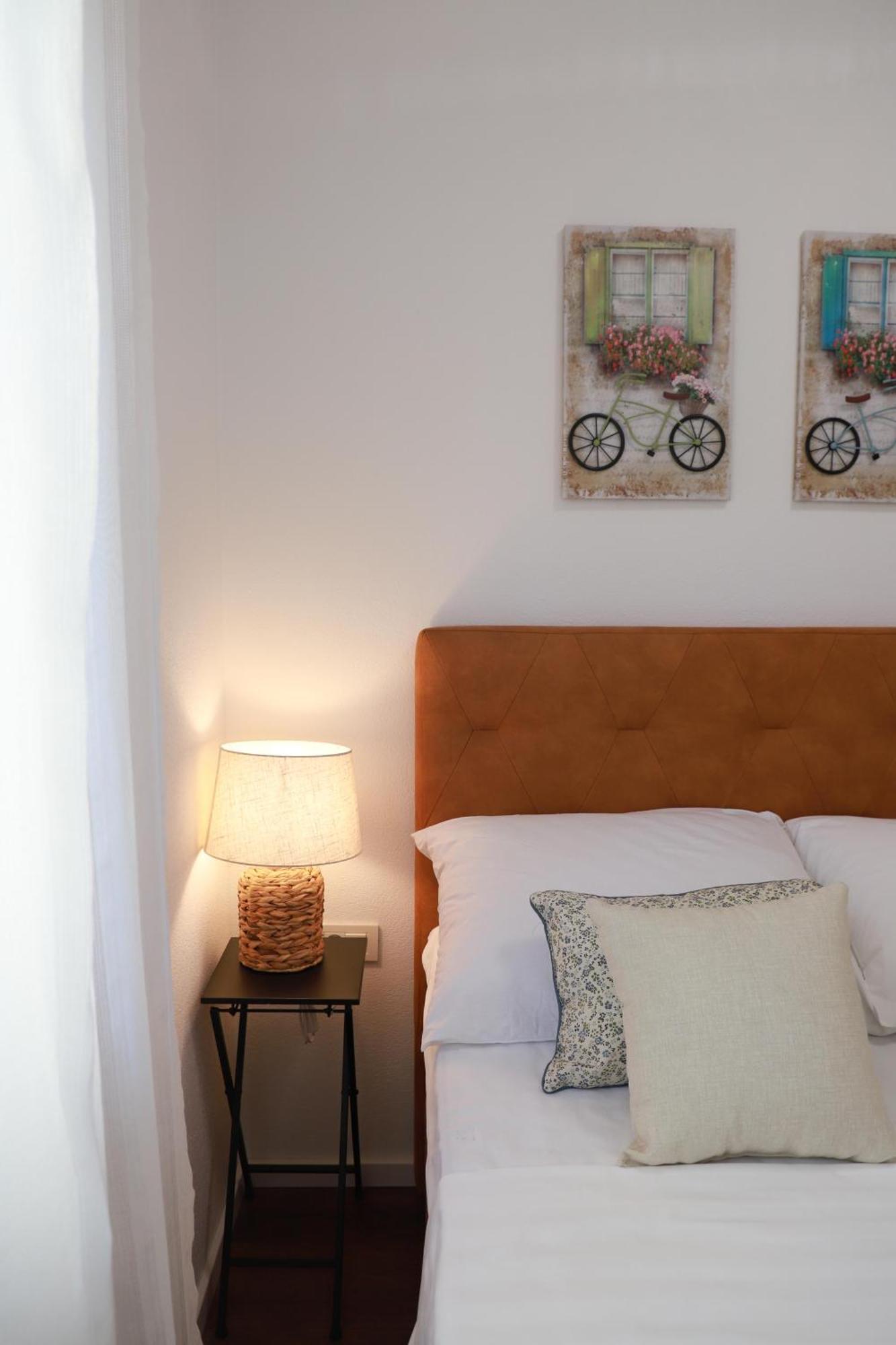 Holiday Apartments Ivano & Leo - Private Parking ザダル エクステリア 写真