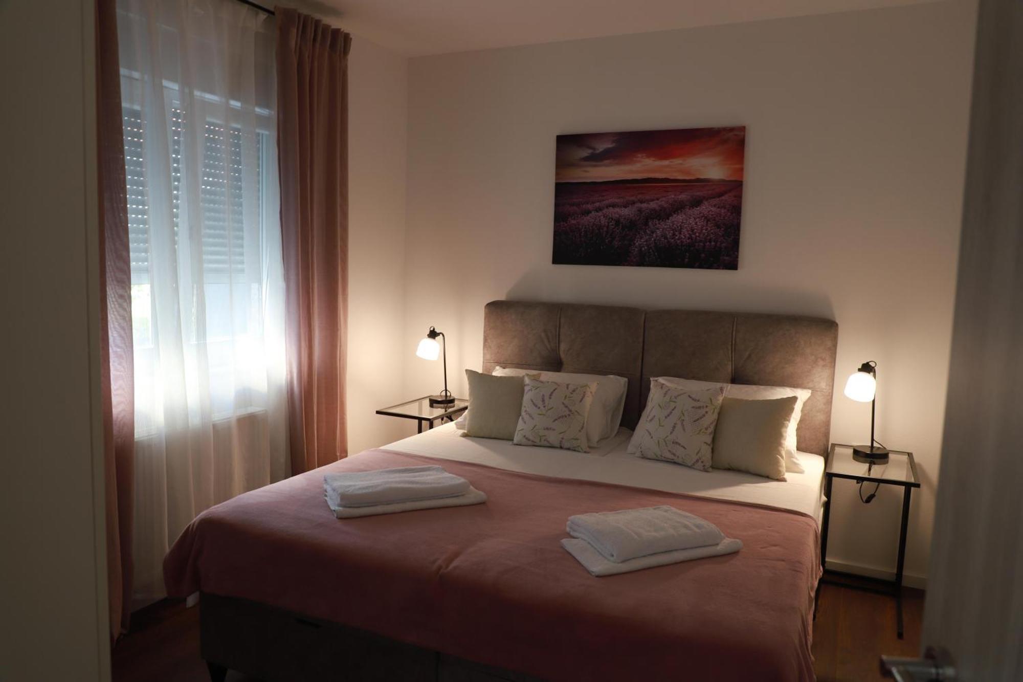 Holiday Apartments Ivano & Leo - Private Parking ザダル エクステリア 写真