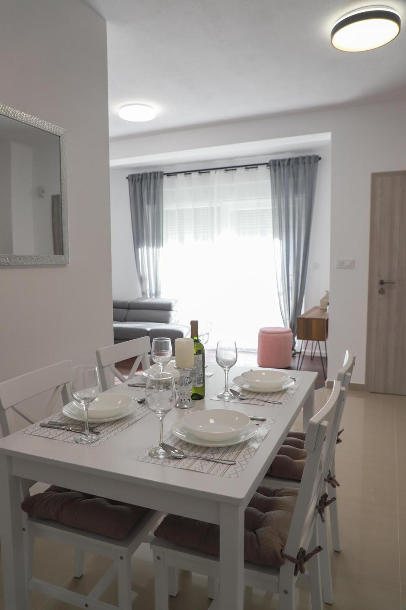 Holiday Apartments Ivano & Leo - Private Parking ザダル エクステリア 写真