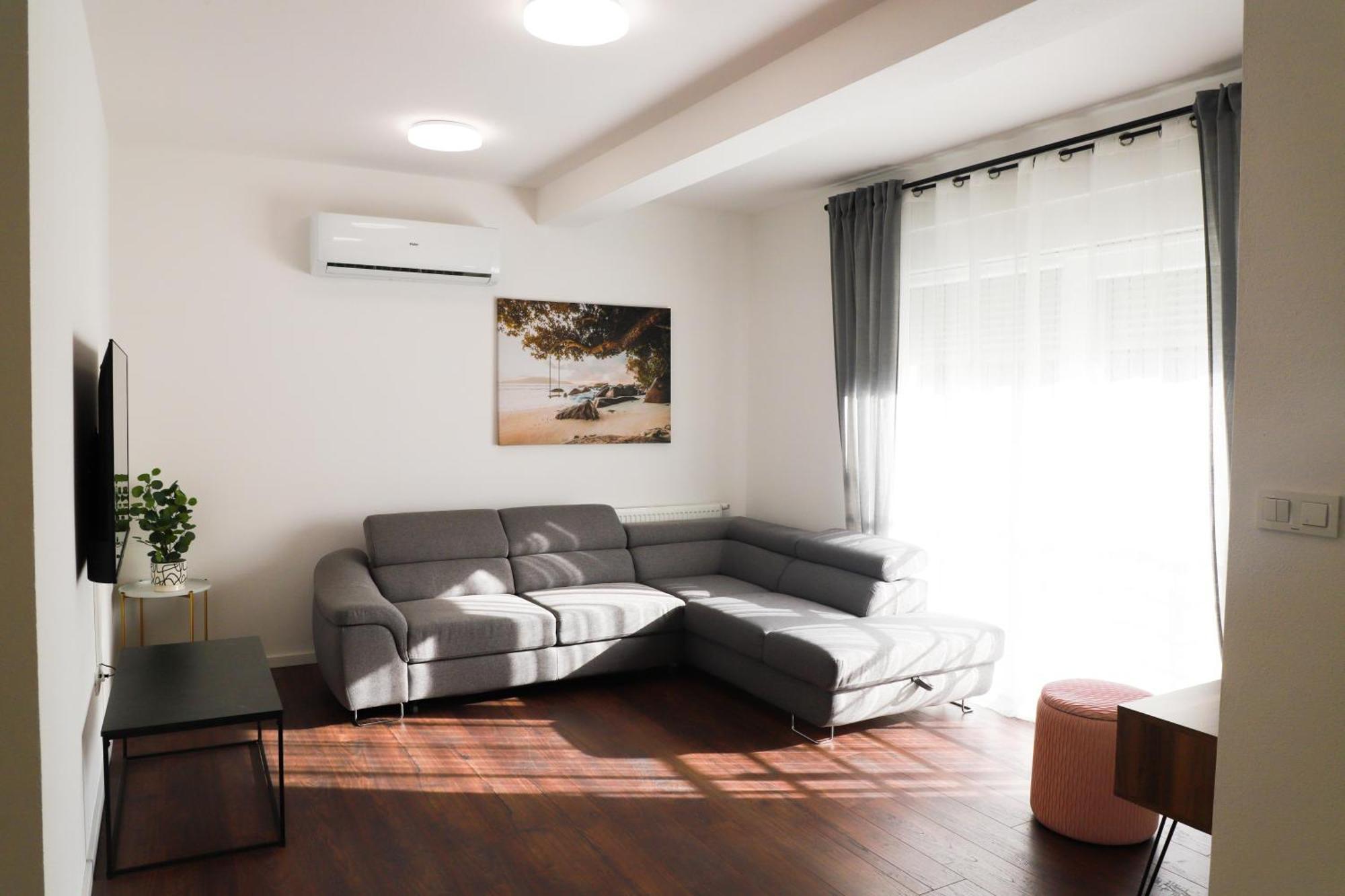 Holiday Apartments Ivano & Leo - Private Parking ザダル エクステリア 写真