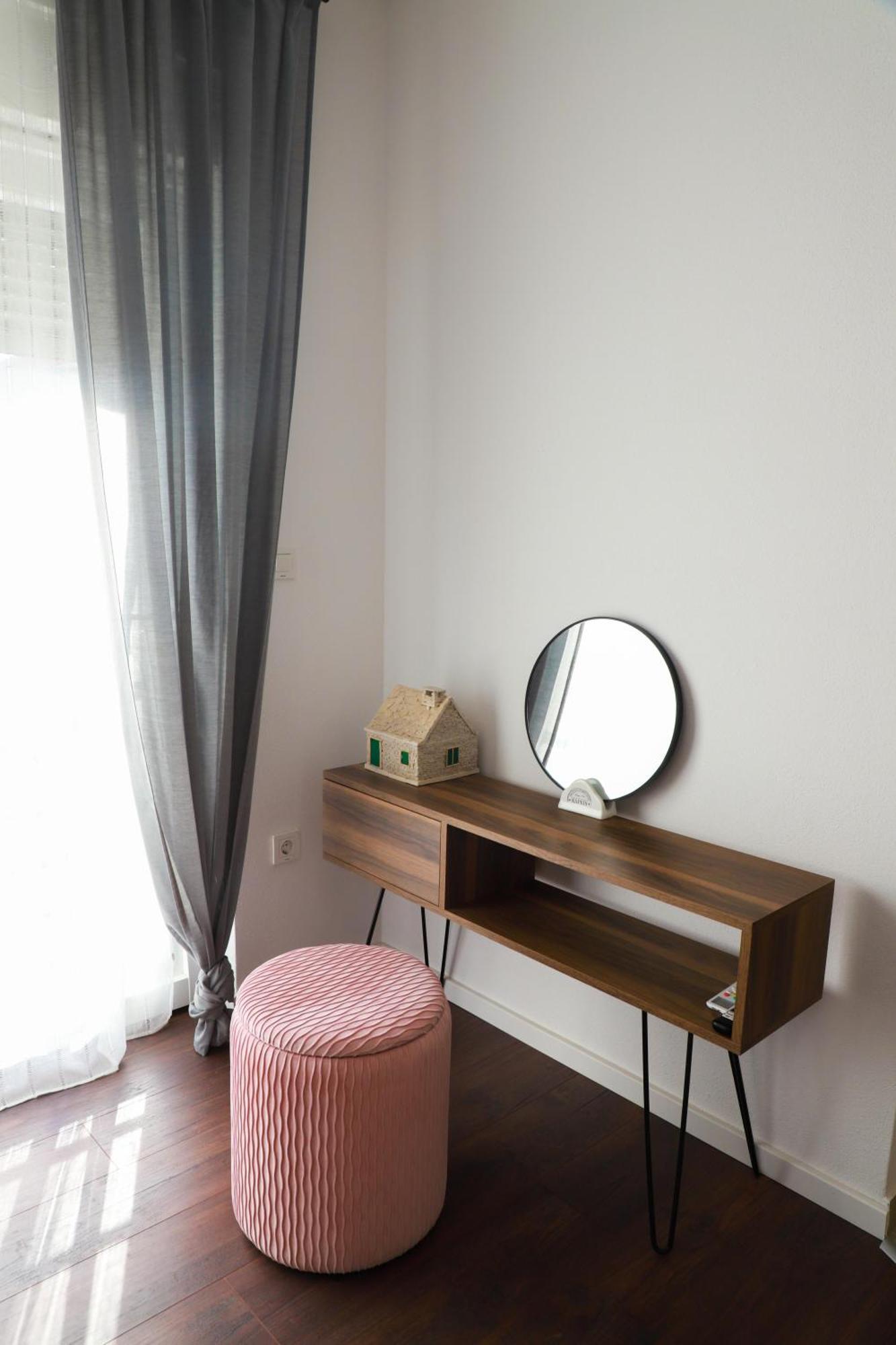 Holiday Apartments Ivano & Leo - Private Parking ザダル エクステリア 写真