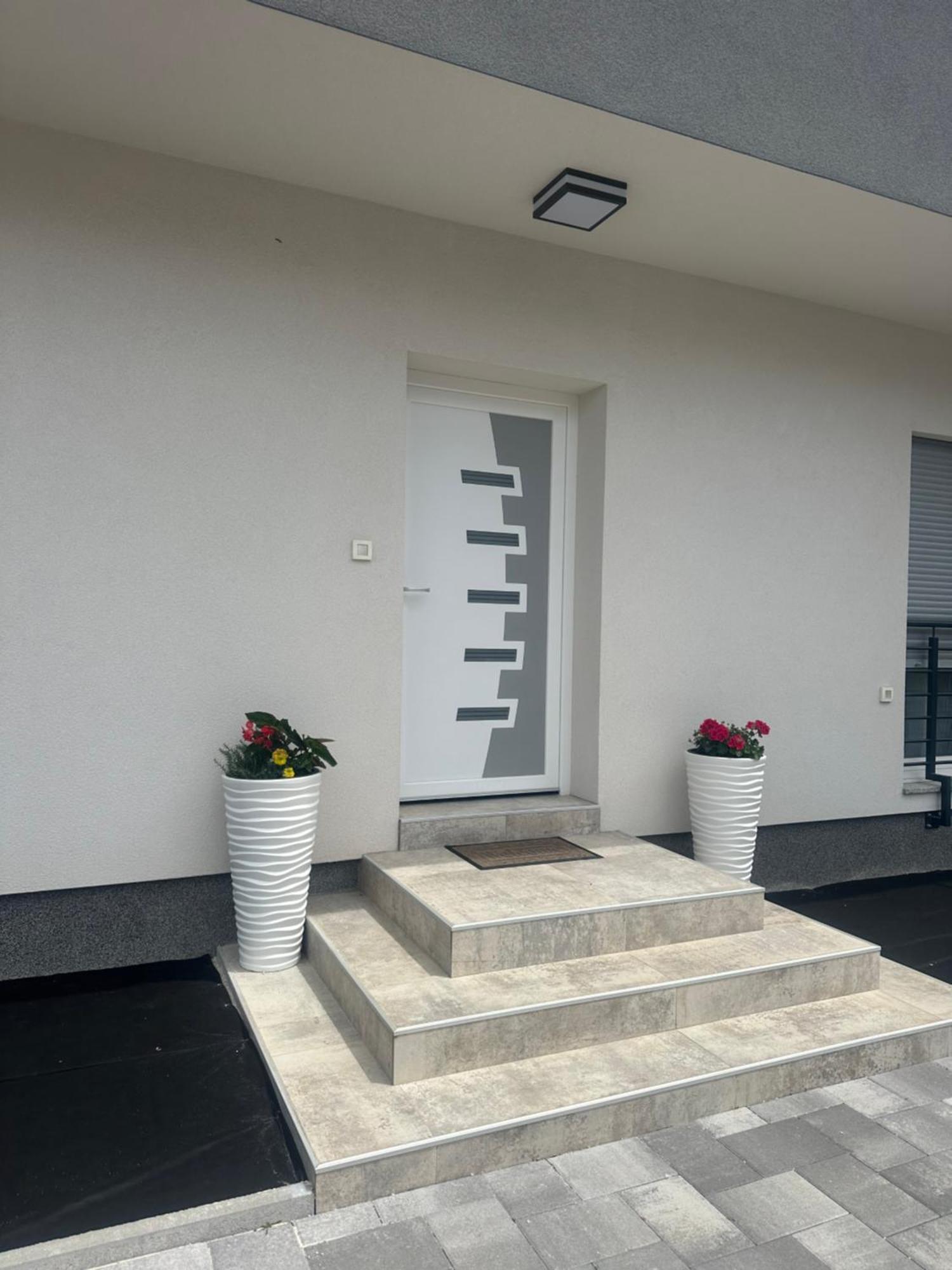 Holiday Apartments Ivano & Leo - Private Parking ザダル エクステリア 写真